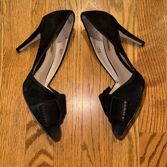 COPY - Tahari Black Bow Pumps - Picture 6 of 6